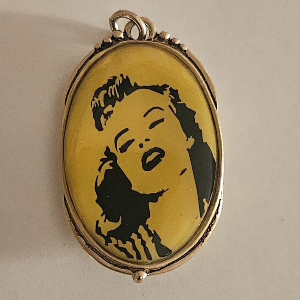 Vintage Guess Necklace Pendant #Y2K